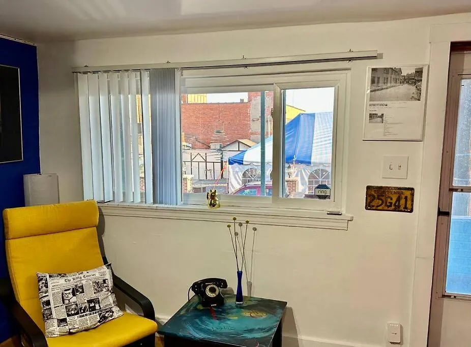 Unique Artsy 2 Bdrm Apt 1.5 Mi From Downtown Pittsburgh Apartment
